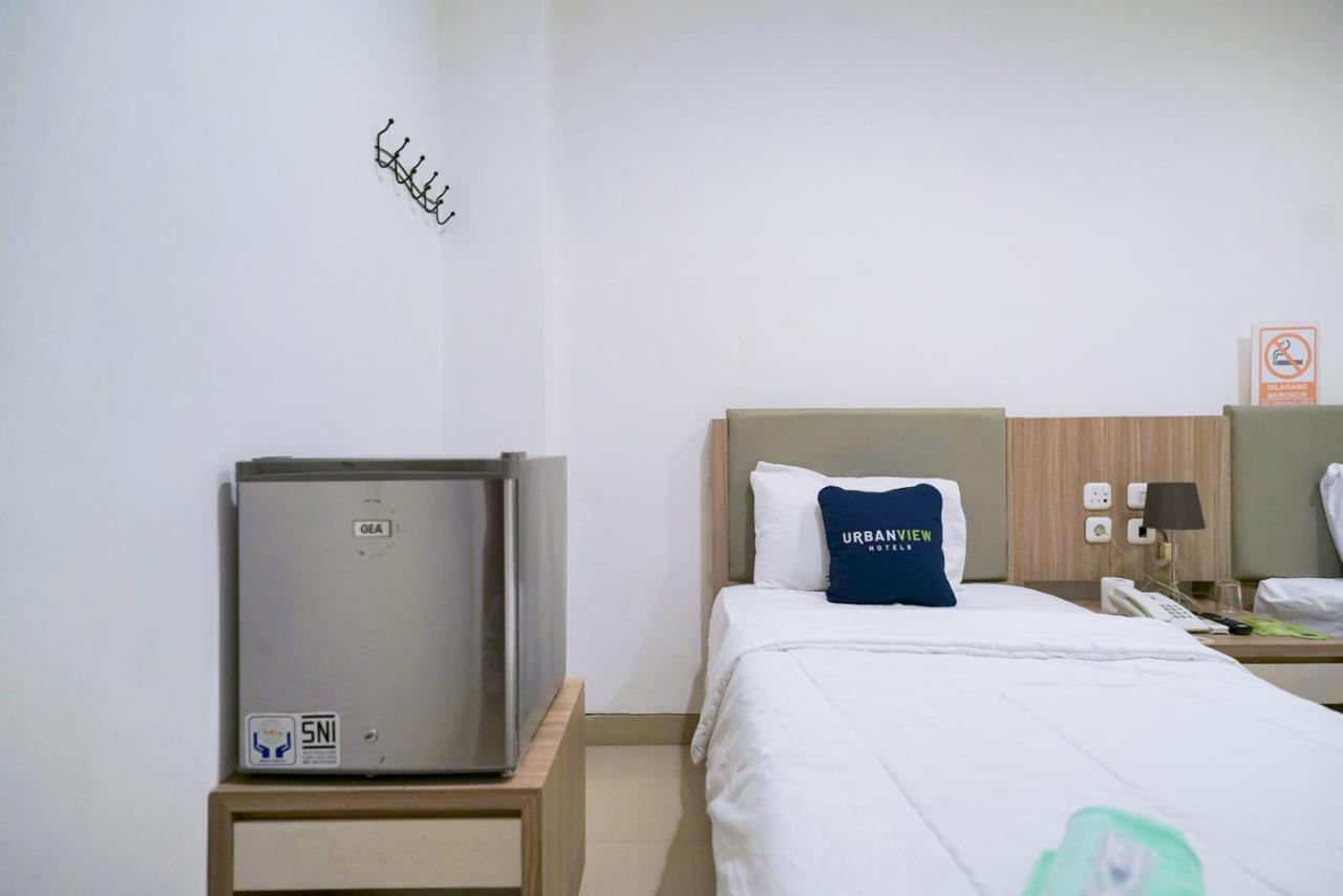 Urbanview Hotel Bes Mangga Besar By Reddoorz 雅加达 外观 照片